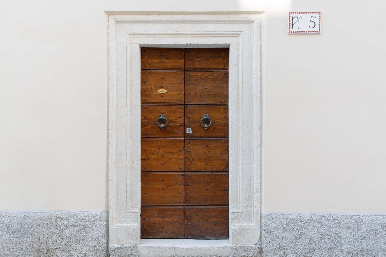 Residenza Storica: La Suite Del Grifo LʼAquila Exteriér fotografie